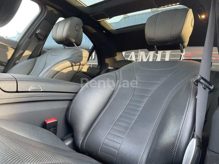 Weiß Mercedes S Class zur Miete in Dubai 3