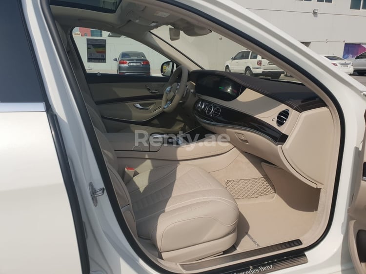 Blanco Mercedes S Class en alquiler en Dubai 1