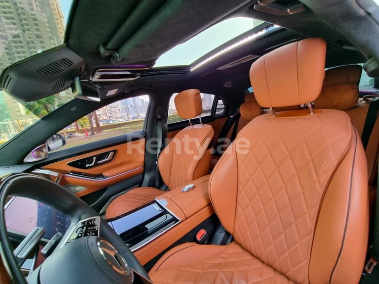 Weiß Mercedes S500 Class zur Miete in Dubai 5