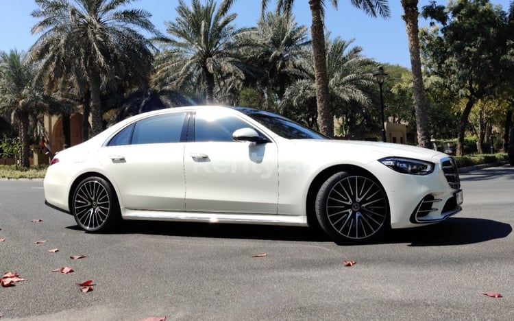 White Mercedes S Class for rent in Dubai