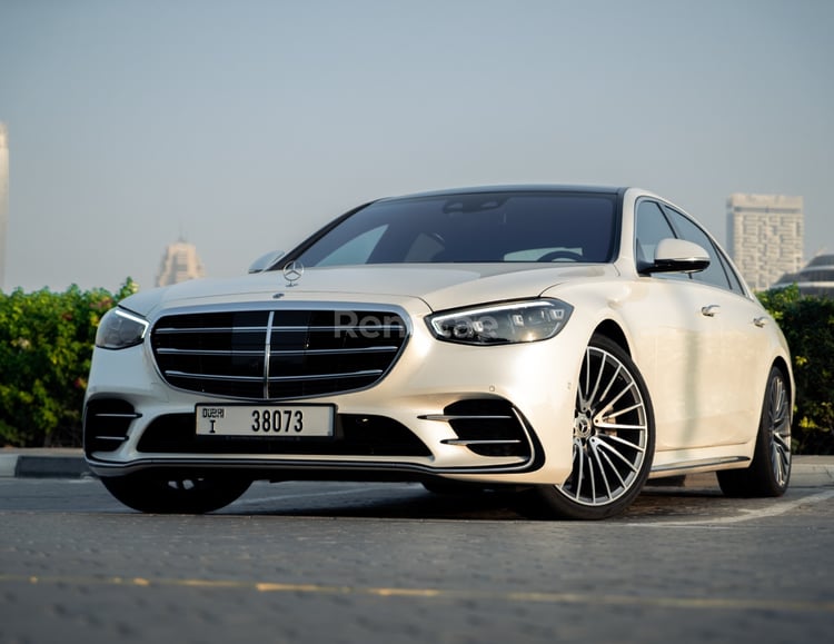 Белый Mercedes S Class в аренду в Дубай 3