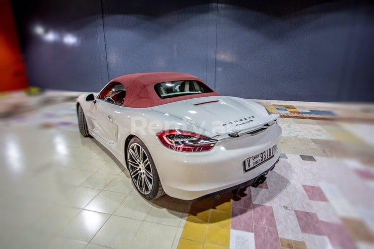 Blanc Porsche Boxster GTS en location à Dubai 0