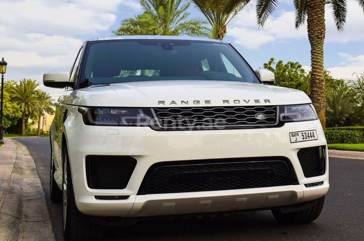 Blanco Range Rover Sport Autobiography en alquiler en Dubai