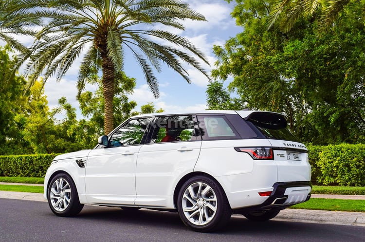 Blanco Range Rover Sport Autobiography en alquiler en Dubai 4