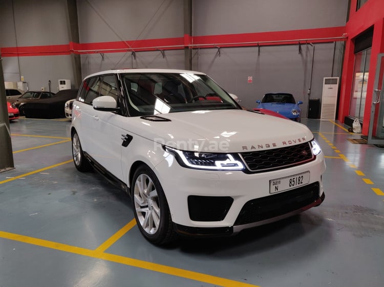 Blanco Range Rover Sport HSE en alquiler en Dubai 0