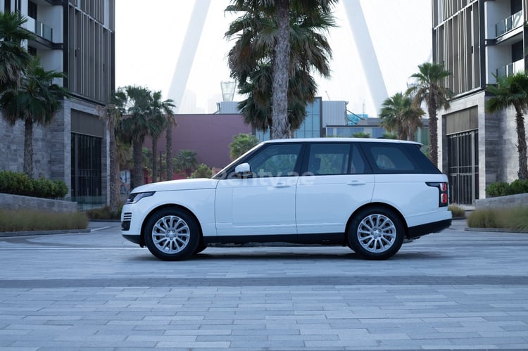 White Range Rover Vogue for rent in Dubai 2