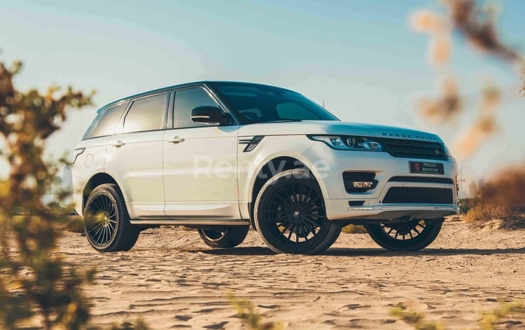 Blanco Range Rover Sport en alquiler en Abu-Dhabi