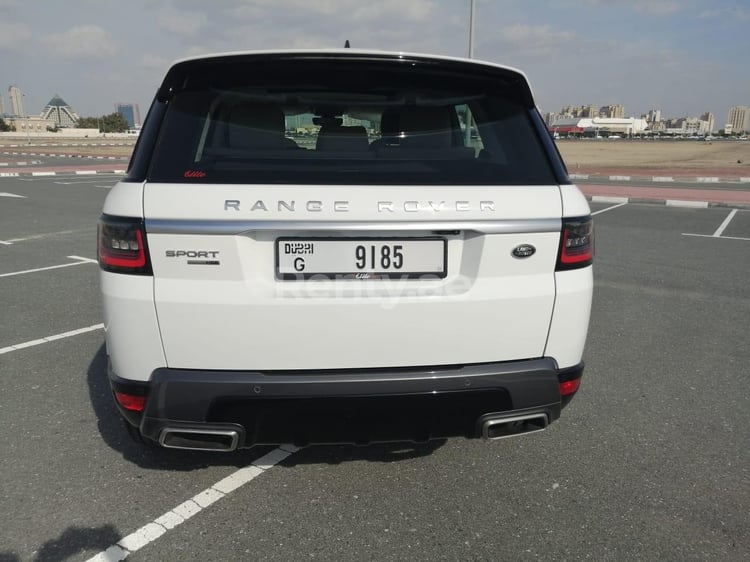 Blanc Range Rover Sport en location à Dubai 1