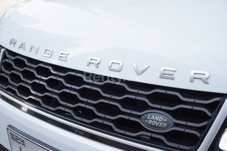 在沙迦租赁白色 Range Rover Sport 4