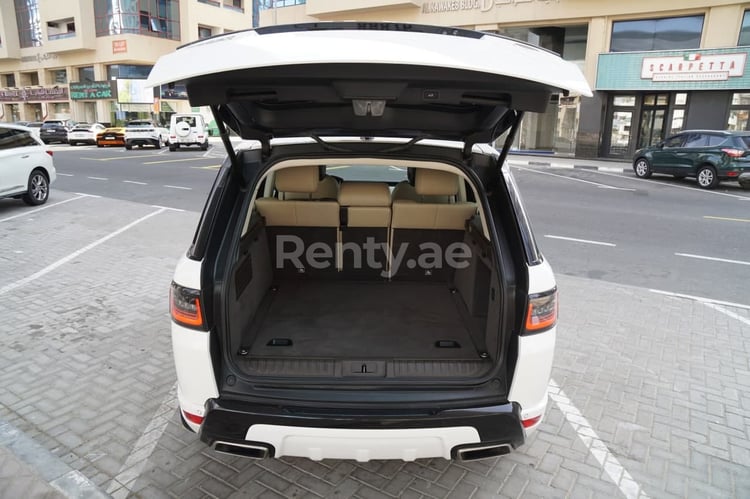 أبيض Range Rover Sport للإيجار في دبي 5