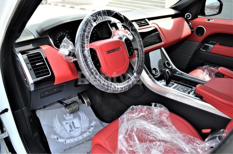 أبيض Range Rover Sport للإيجار في أبو ظبي 0