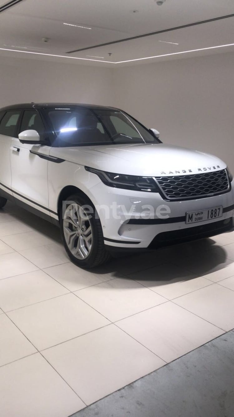 Weiß Range Rover Velar zur Miete in Abu-Dhabi 11