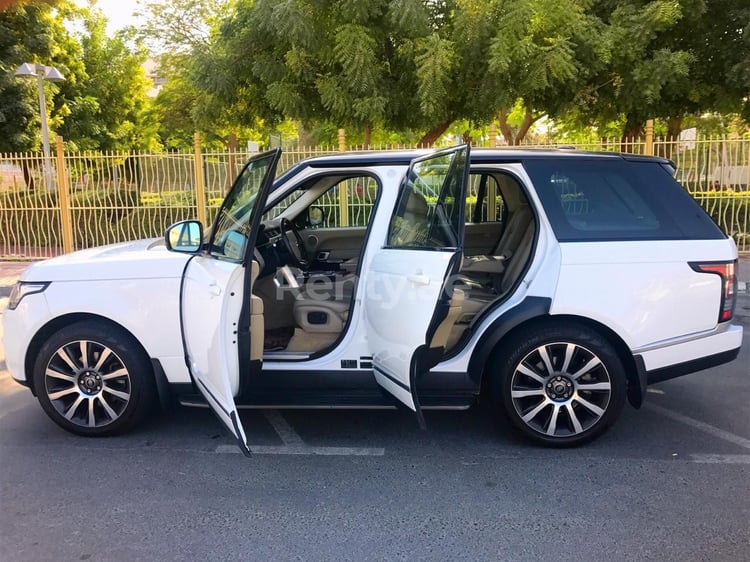 White Range Rover Vogue for rent in Abu-Dhabi 4