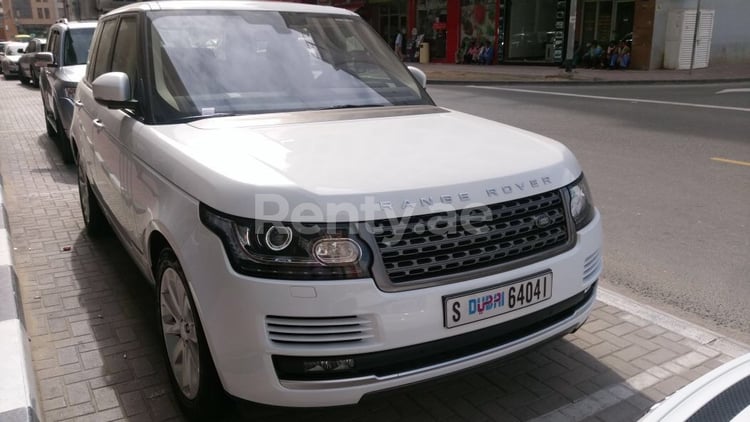 White Range Rover Vogue for rent in Abu-Dhabi 3