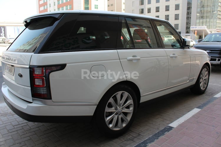 White Range Rover Vogue for rent in Abu-Dhabi 4