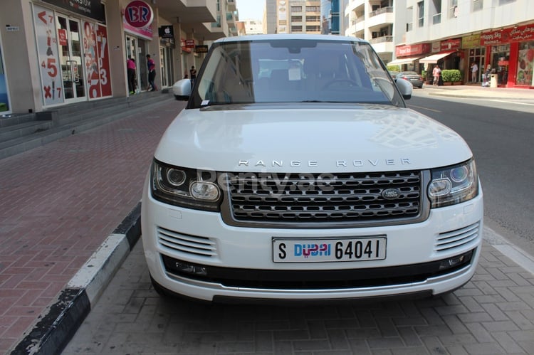 White Range Rover Vogue for rent in Sharjah 6