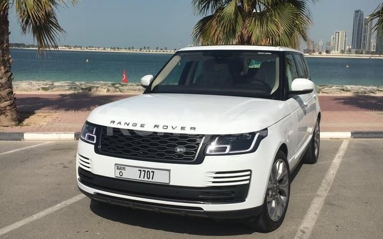 White Range Rover Vogue for rent in Dubai