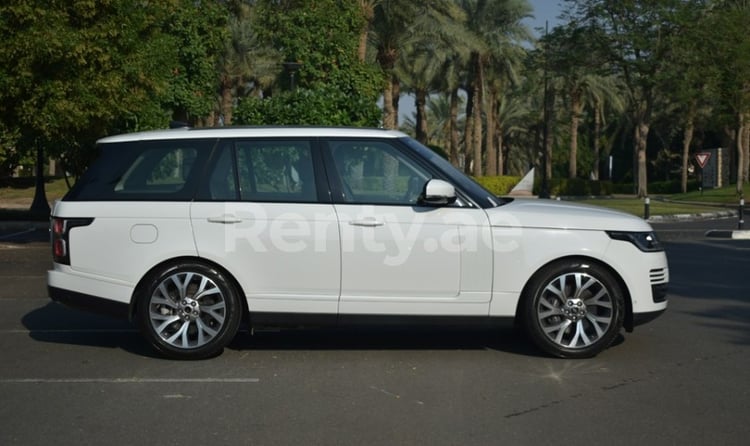 White Range Rover Vogue for rent in Abu-Dhabi 1