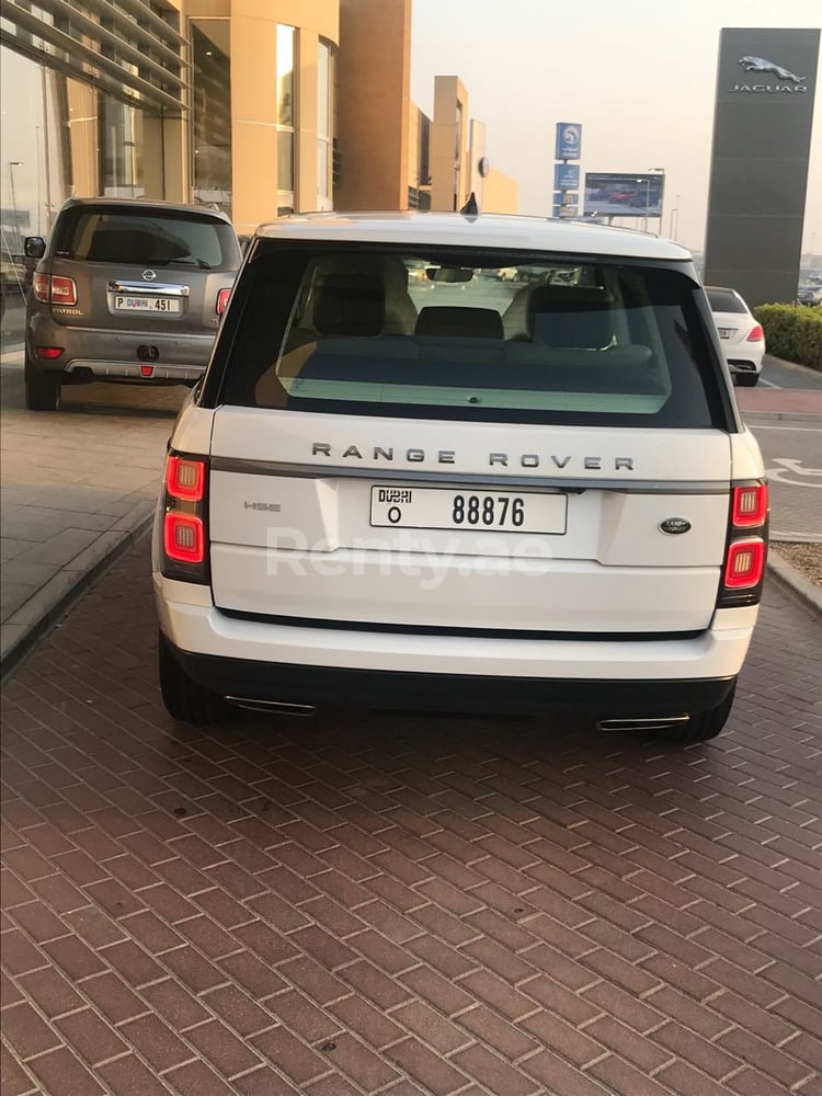 White Range Rover Vogue for rent in Dubai 3