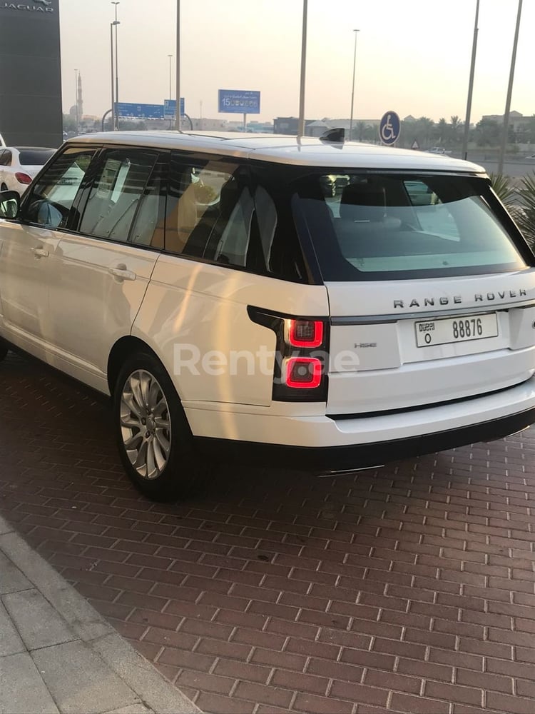 White Range Rover Vogue for rent in Dubai 4