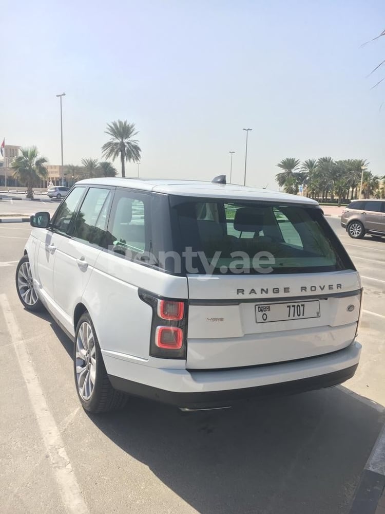 White Range Rover Vogue for rent in Dubai 0