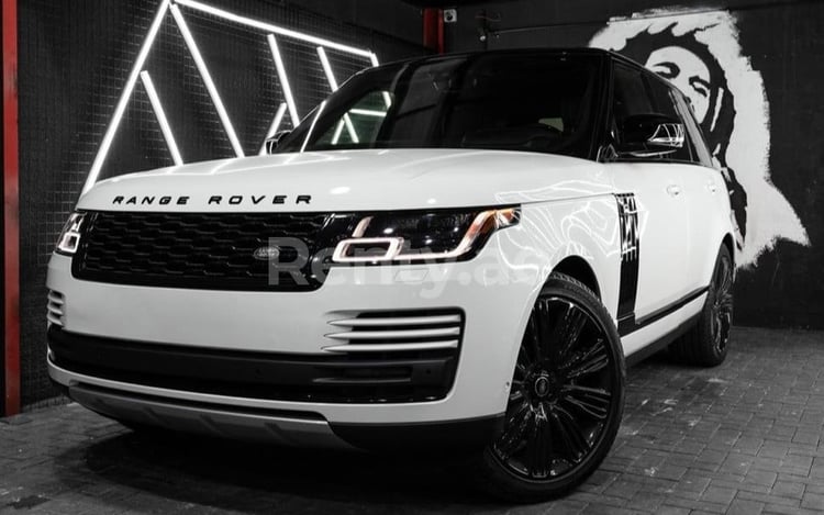 White Range Rover Vogue for rent in Abu-Dhabi