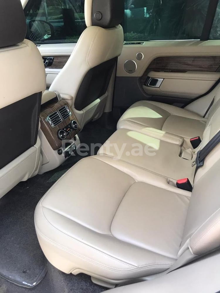 White Range Rover Vogue for rent in Abu-Dhabi 1