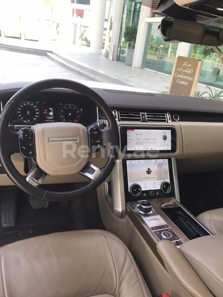 White Range Rover Vogue for rent in Abu-Dhabi 3