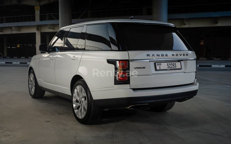 White Range Rover Vogue for rent in Sharjah 2