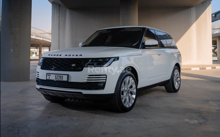 White Range Rover Vogue for rent in Abu-Dhabi