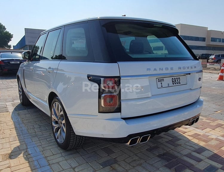 Blanc Range Rover Vogue en location à Abu-Dhabi 1