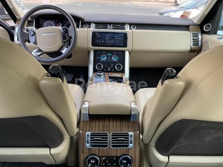 White Range Rover Vogue for rent in Dubai 0