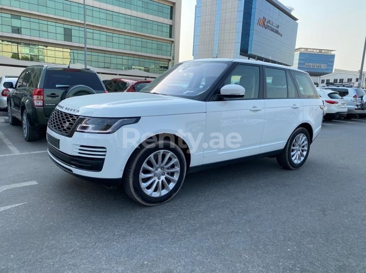 White Range Rover Vogue for rent in Dubai 1