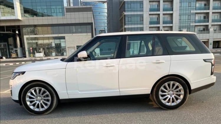 White Range Rover Vogue for rent in Dubai 3