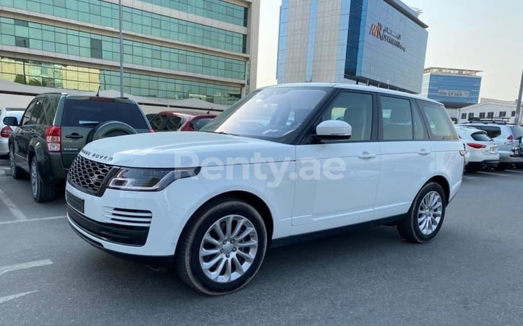 White Range Rover Vogue for rent in Dubai