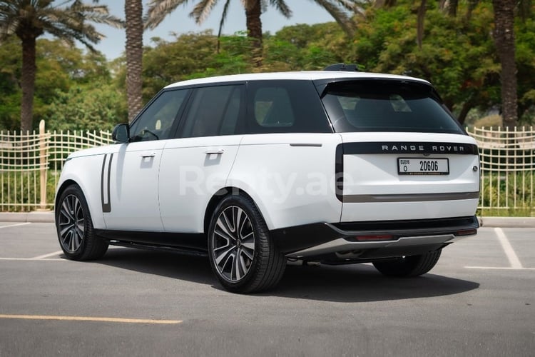 White ZZZ Range Rover Vogue for rent in Abu-Dhabi 0