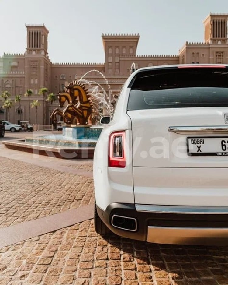 White Rolls Royce Cullinan for rent in Dubai 7