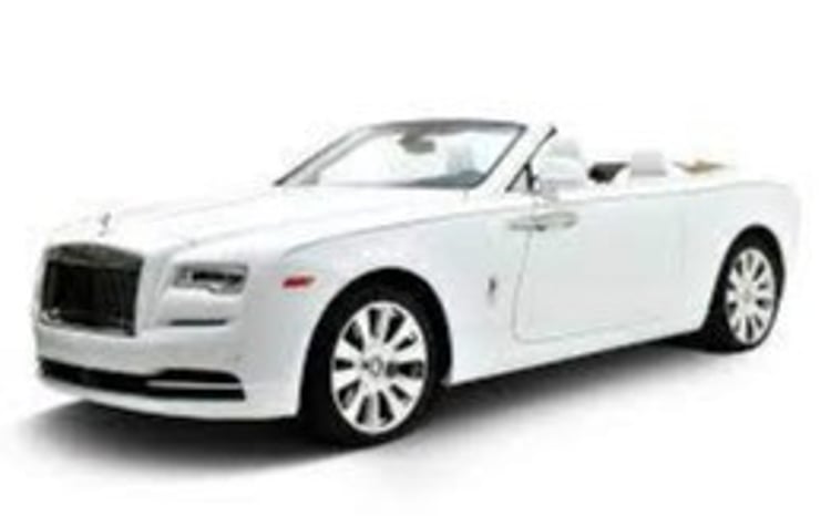 Blanco Rolls Royce Dawn en alquiler en Sharjah