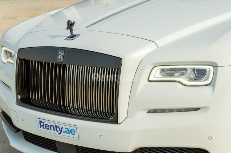 Blanco Rolls Royce Wraith- BLACK BADGE en alquiler en Sharjah 6