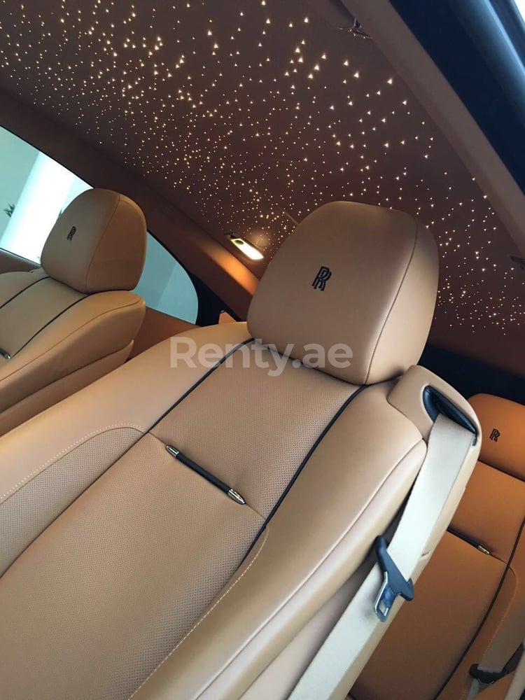 Blanc Rolls Royce Wraith en location à Dubai 2