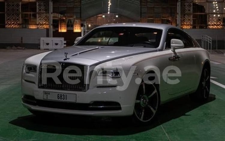 أبيض Rolls Royce Wraith للإيجار في دبي