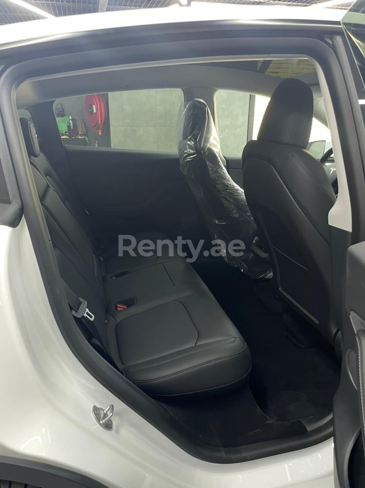 White Tesla Model Y Long Range for rent in Abu-Dhabi 3