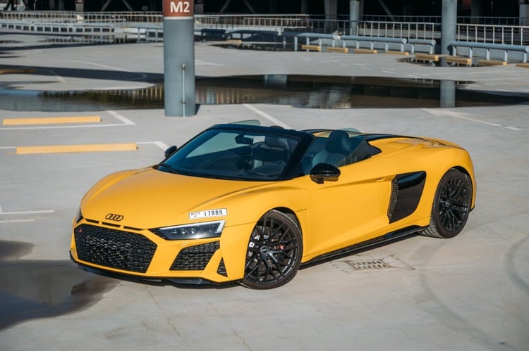 Giallo Audi R8 V10 Spyder in affitto a Dubai 4