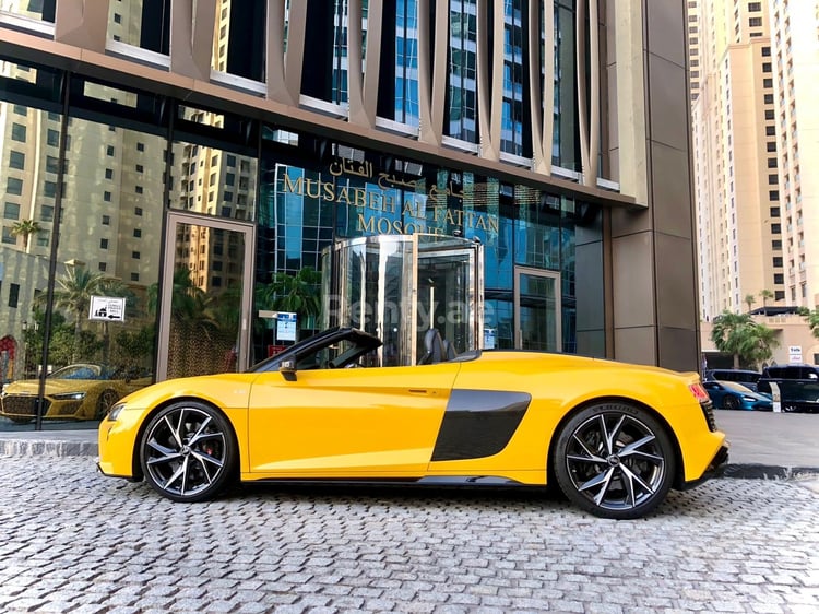 在阿布扎比租赁黄色 Audi R8- V10 SPYDER 3