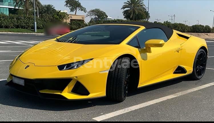 Giallo Lamborghini Evo Spyder in affitto a Dubai 2