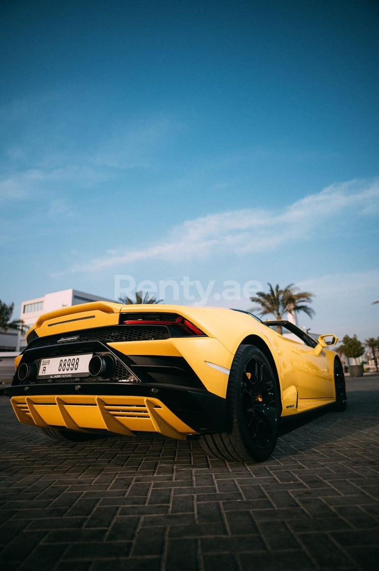 Gelb Lamborghini Evo Spyder zur Miete in Dubai 1