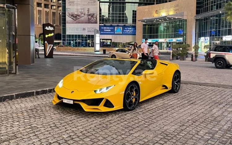 Jaune Lamborghini Evo Spyder en location à Dubai