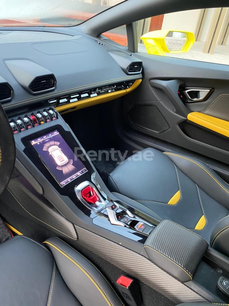 الأصفر Lamborghini Evo للإيجار في أبو ظبي 4