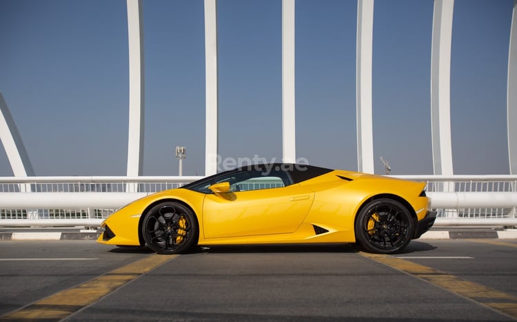 الأصفر Lamborghini Huracan Spyder للإيجار في أبو ظبي 1