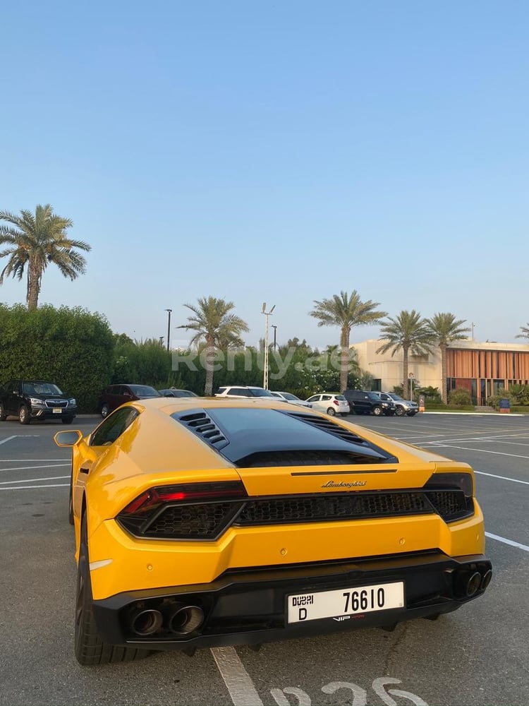 Jaune Lamborghini Huracan en location à Dubai 1